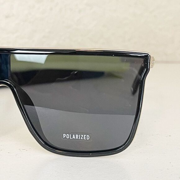 QUAY Polarized Nightfall Remixed shield Sunglasses with gold frame. New - Picture 10 of 15